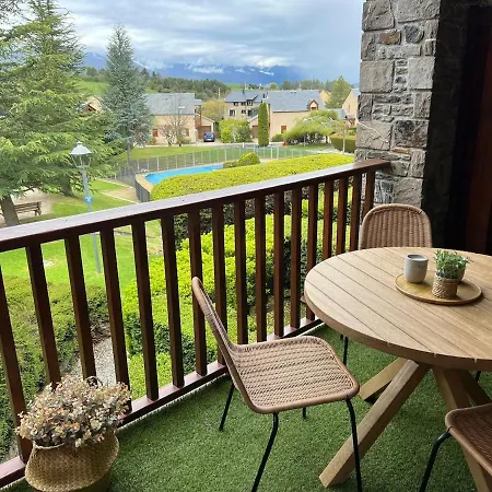 Apartman Refugi La Cerdanya, And Pool La Cerdana *