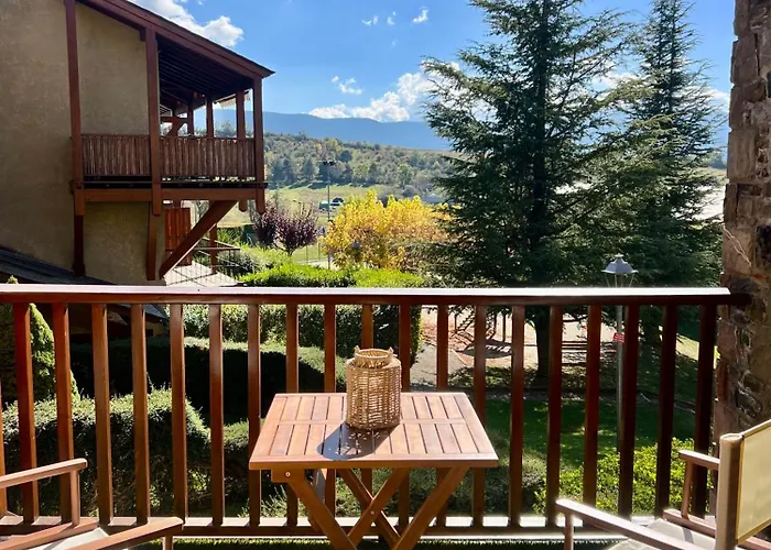 Refugi La Cerdanya, And Pool La Cerdana Bourg-Madame